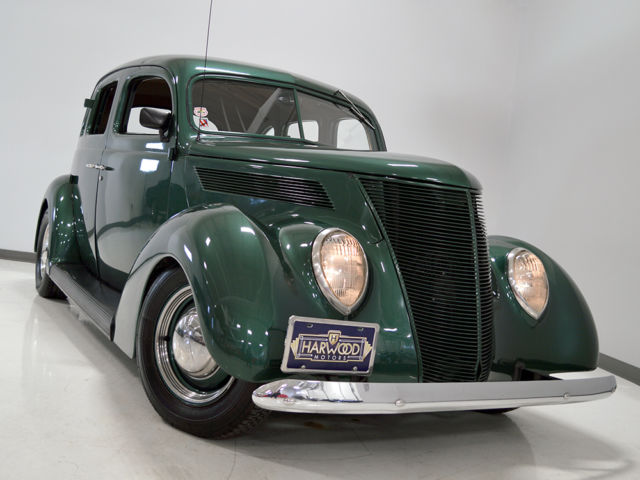 1937 Ford Deluxe
