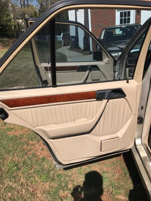 1994 Smoked Silver Mercedes-Benz 500-Series Sedan