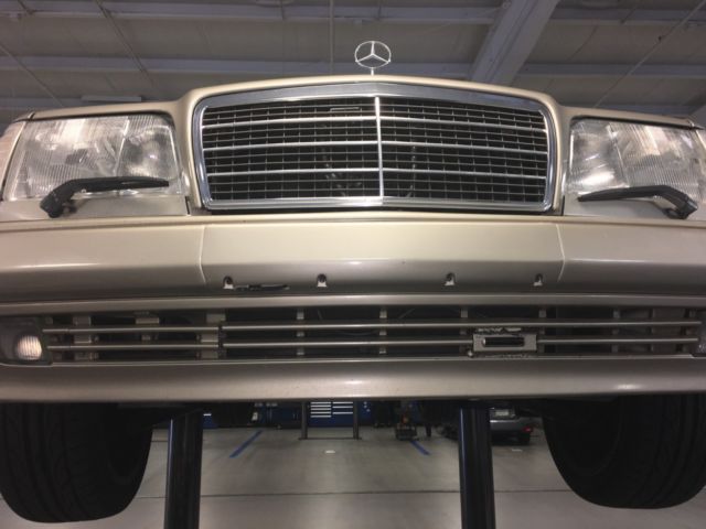 1994 Smoked Silver Mercedes-Benz 500-Series Sedan