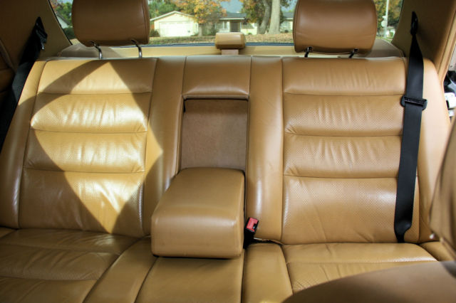 1989 Black Mercedes-Benz 300-Series Sedan