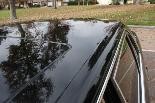 1989 Black Mercedes-Benz 300-Series Sedan