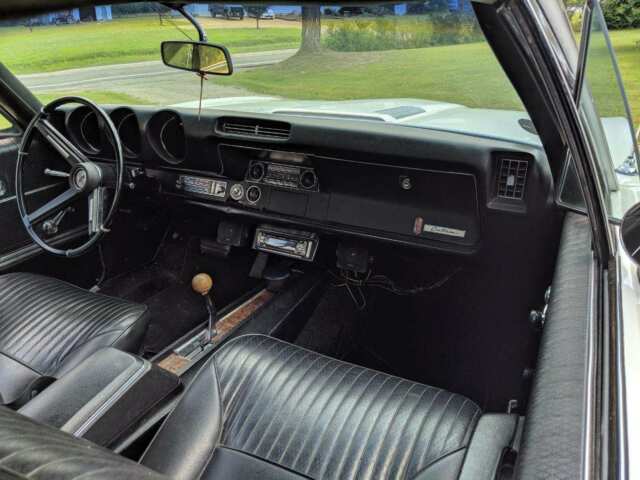 1968 White Oldsmobile Cutlass Coupe