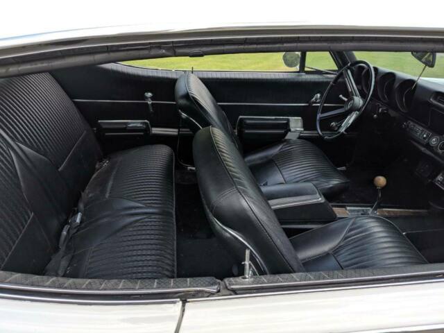 1968 White Oldsmobile Cutlass Coupe