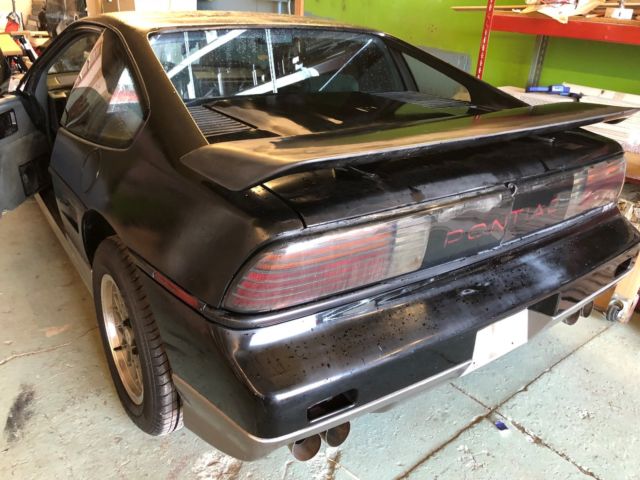 1986 Black Pontiac Fiero Fastback