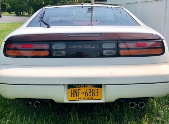 1990 White Nissan 300ZX Coupe