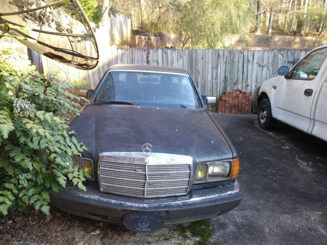1982 Black Mercedes-Benz 300-Series Sedan