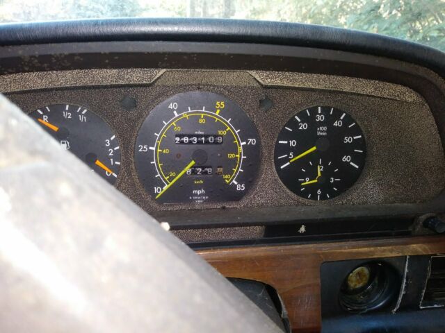 1982 Black Mercedes-Benz 300-Series Sedan