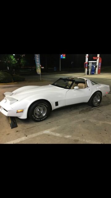 1980 White Chevrolet Corvette Coupe