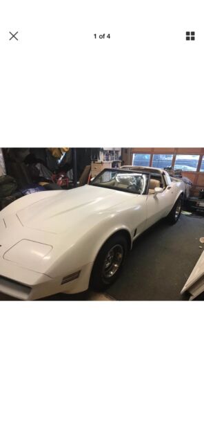 1980 White Chevrolet Corvette Coupe