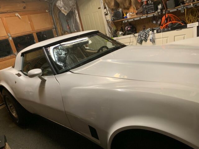 1980 White Chevrolet Corvette Coupe