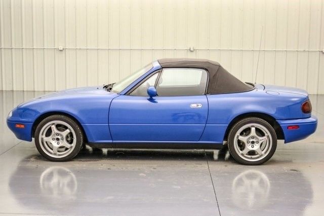 1990 Blue Mazda MX-5 Miata Convertible