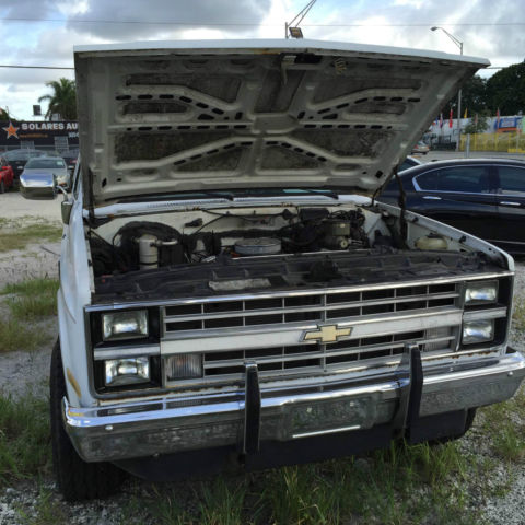 1984 Whiye Chevrolet C/K Pickup 1500 Standard Cab Pickup
