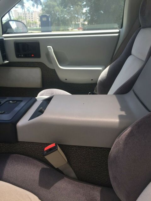 1985 White Pontiac Fiero Coupe