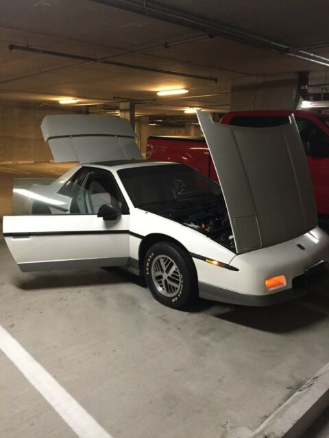 1985 White Pontiac Fiero Coupe