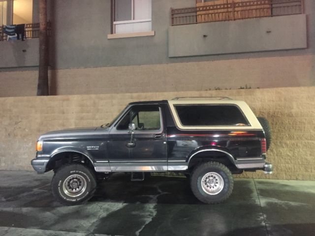 1989 Blue Ford Bronco SUV