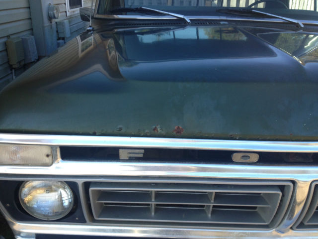 1976 Green Ford F-250 Standard Cab Pickup