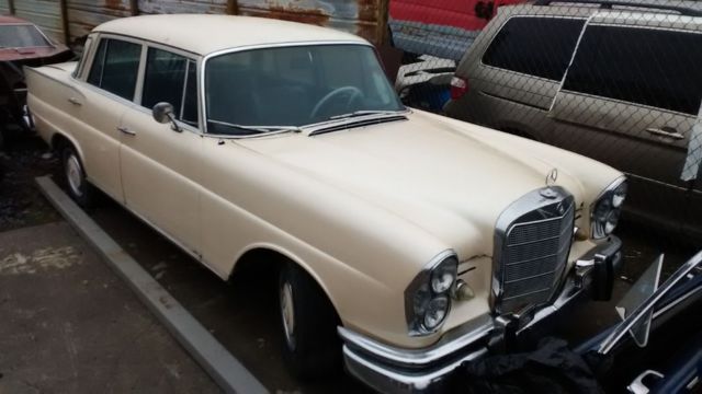 1966 Mercedes-Benz 200-Series