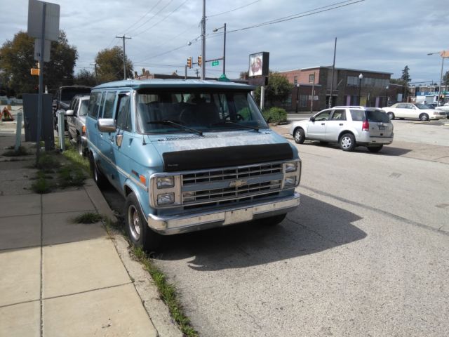 1990 Blue Chevrolet G20 Van