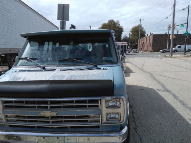 1990 Blue Chevrolet G20 Van