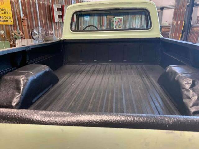 1971 Green Ford F-100 Pickup Truck