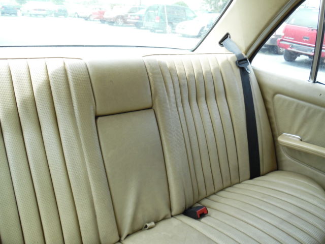 1984 Green Mercedes-Benz 300-Series Sedan