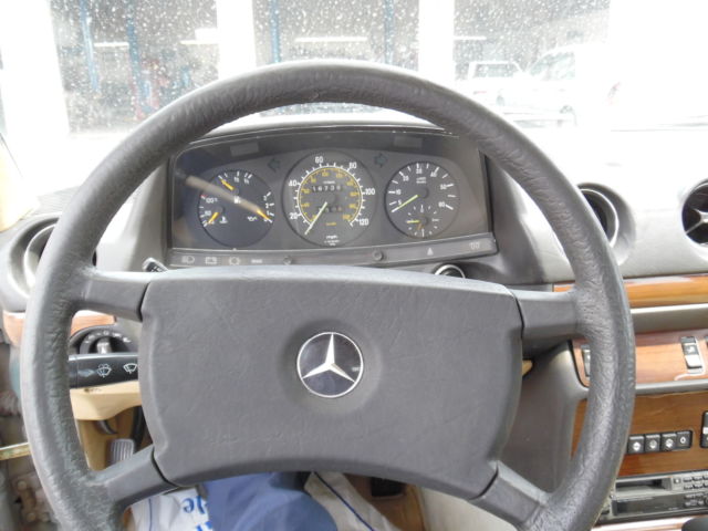 1984 Green Mercedes-Benz 300-Series Sedan