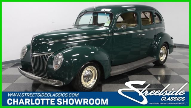 1939 Green Ford Deluxe