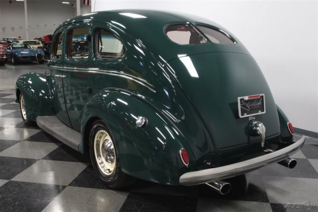 1939 Green Ford Deluxe