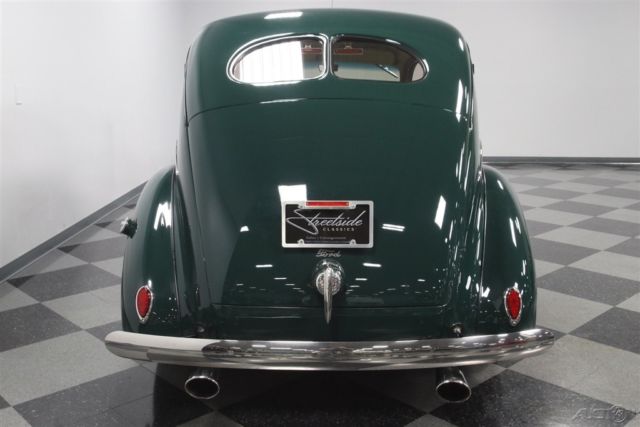 1939 Green Ford Deluxe