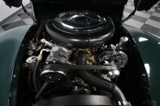 1939 Green Ford Deluxe