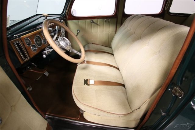 1939 Green Ford Deluxe