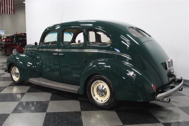 1939 Green Ford Deluxe