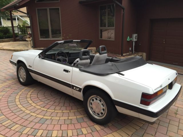1985 WHITE Ford Mustang Convertible