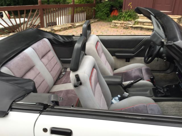 1985 WHITE Ford Mustang Convertible