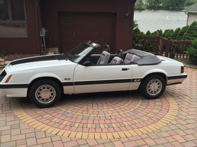 1985 WHITE Ford Mustang Convertible