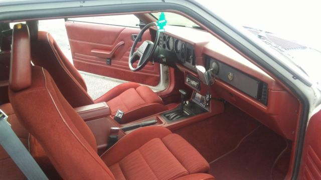 1984 Oxford White Ford Mustang Hatchback