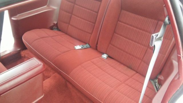 1984 Oxford White Ford Mustang Hatchback