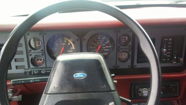 1984 Oxford White Ford Mustang Hatchback