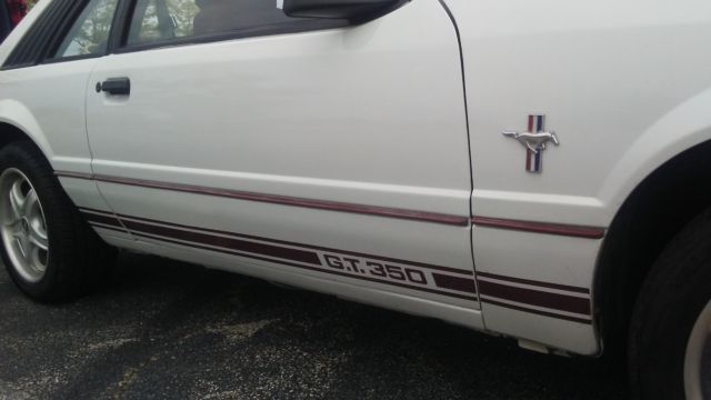 1984 Oxford White Ford Mustang Hatchback