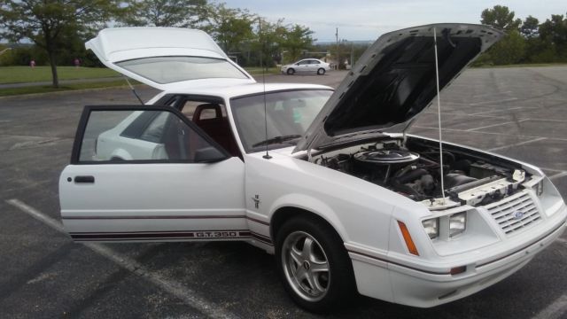 1984 Oxford White Ford Mustang Hatchback