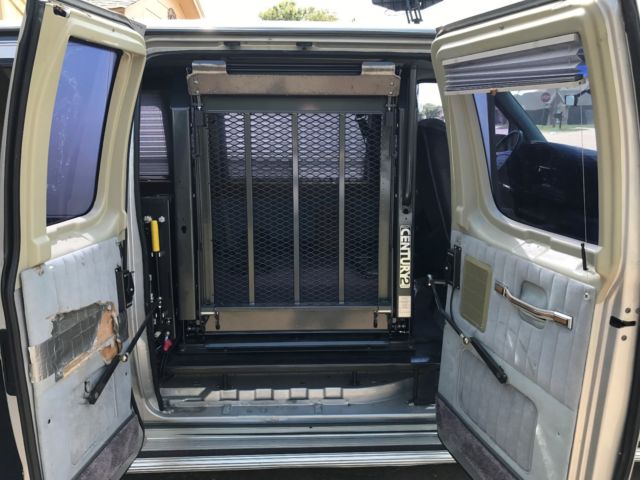 1992 Silver Ford E-Series Van Standard Passenger Van