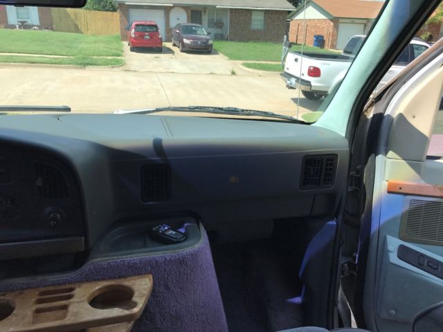 1992 Silver Ford E-Series Van Standard Passenger Van