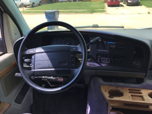 1992 Silver Ford E-Series Van Standard Passenger Van
