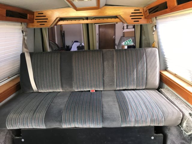 1992 Silver Ford E-Series Van Standard Passenger Van