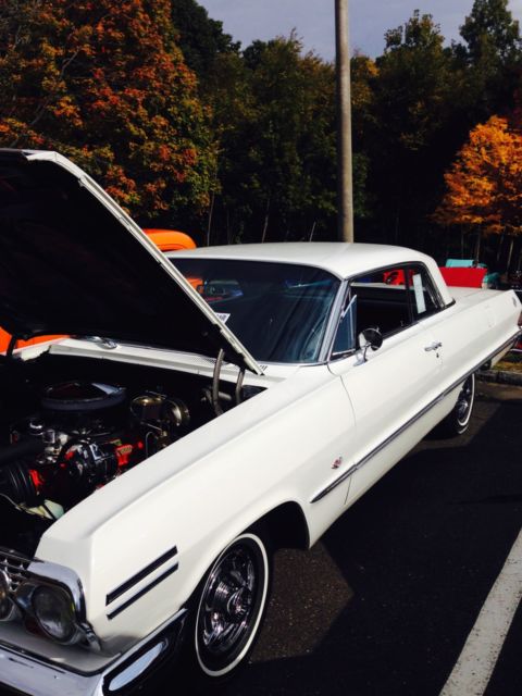 1963 White Chevrolet Impala Coupe