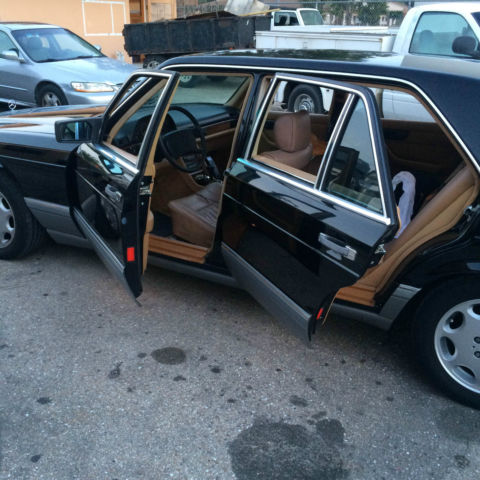 1987 Black Mercedes-Benz 400-Series Sedan