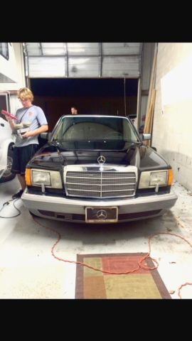 1987 Black Mercedes-Benz 400-Series Sedan