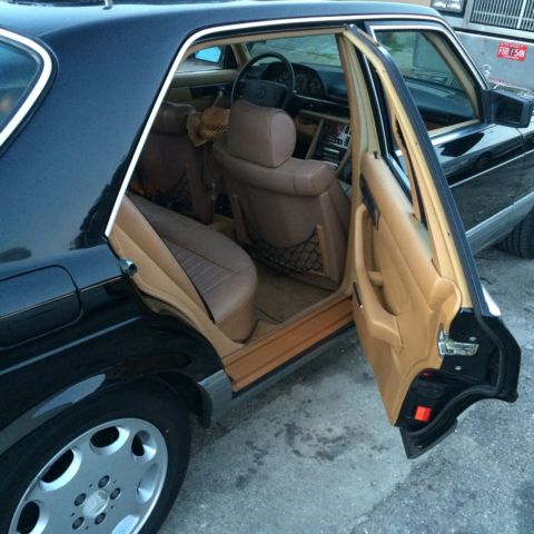 1987 Black Mercedes-Benz 400-Series Sedan