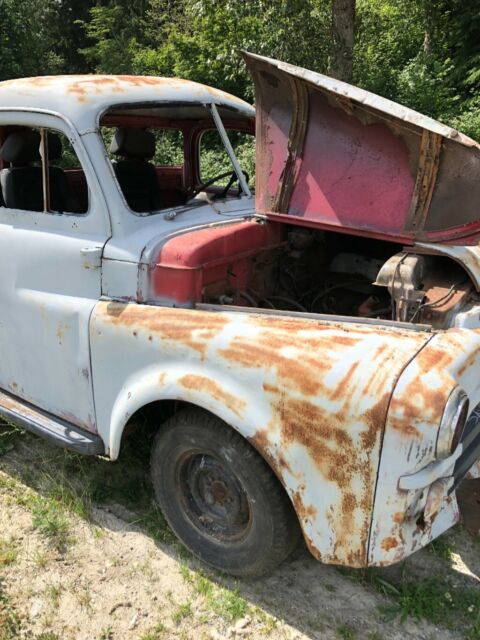 1992 Red Plymouth Sundance