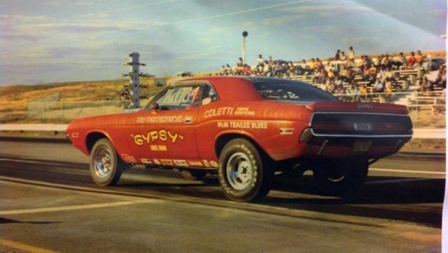1970 Gold Dodge Challenger --